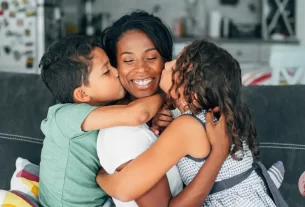 Já abraçou o seu filho hoje?